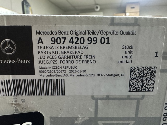 Купити A9074209901 Mercedes Колодки гальмівні передні, дискові
