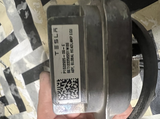 Фари Tesla Motors 151495200D ціна, від 88.67 USD