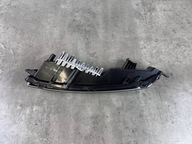 Протитуманка ліва Land Rover LR093417
