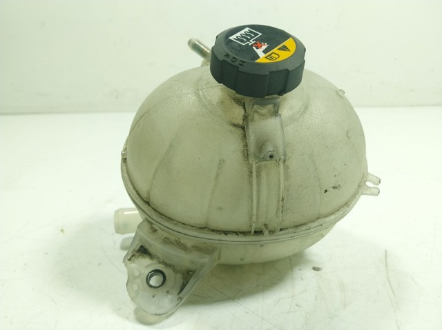 Розширювальний бачок охолодження на Hyundai Tucson III TL