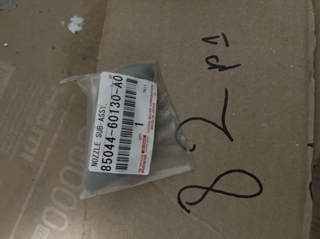 8504460130A0 Toyota Накладка форсунки омивача фари передньої