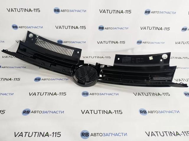 Решітка радіатора 5K0853653S VAG