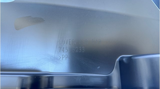 Купити 7450B233 Mitsubishi Накладка верхня передньої панелі/супорту радіатора