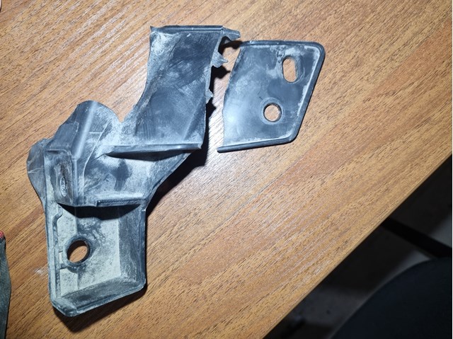 Фара передня права Mazda BCJH51030K