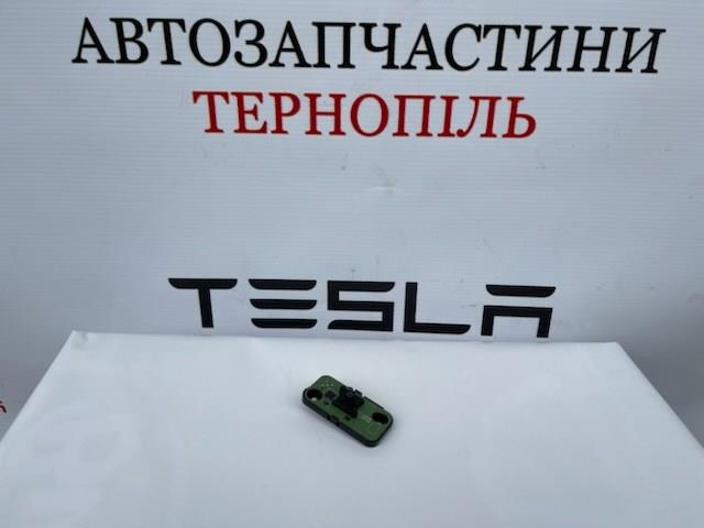 109838300D Tesla Камера системи забезпечення видимості