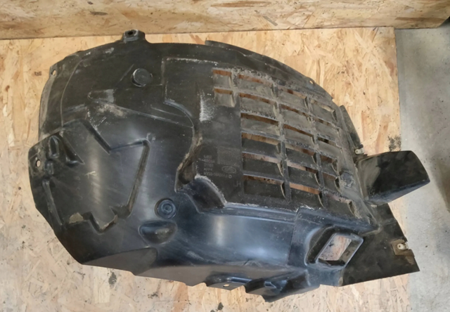 Підкрилок переднього крила, лівий передній LR082850 Land Rover