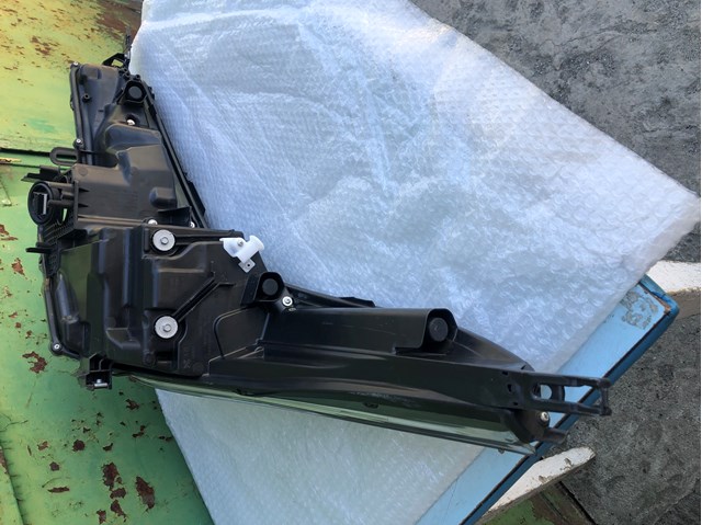 Купити 81110F4180 Toyota Права блок фара