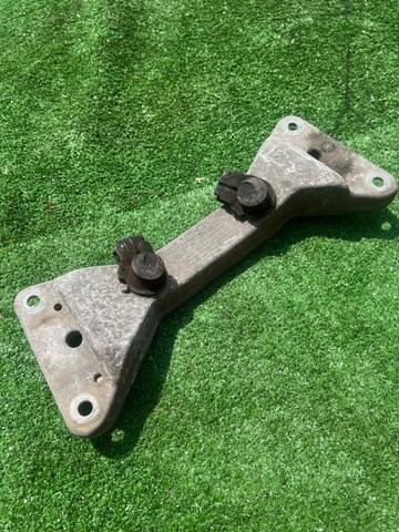 Балка кріплення коробки передач 22316796605 BMW