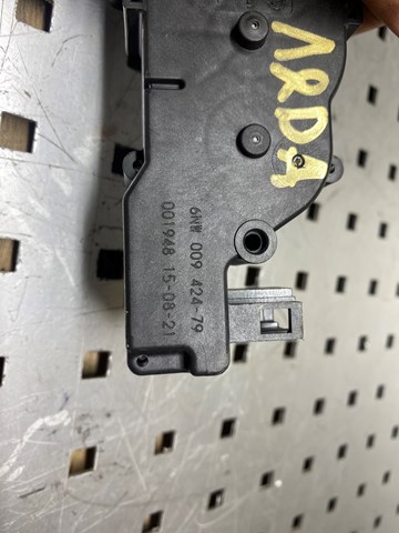  Tesla Motors 6NW00942479