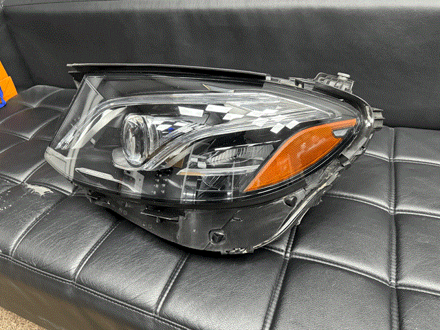 Купити A2139069704 Mercedes 