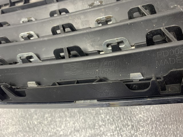 Облицювання радіатора Mercedes A2128800183 ціна, від 63.83 USD