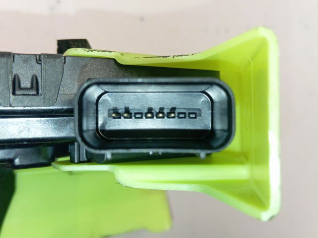Замок дверей водія Hyundai/Kia 81310R2010