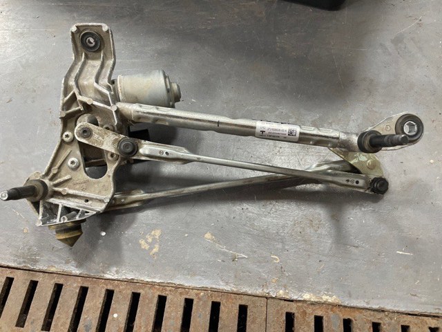 165893600A Tesla Трапеція склоочисника