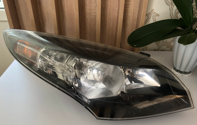 Основна фара - вставка Renault (RVI) 260109470R ціна, від 187.85 USD
