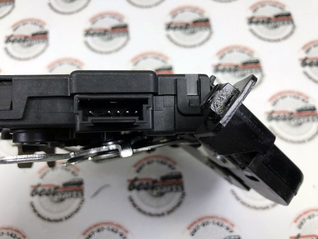 Замок скла задньої 3/5-ї двері (ляди) LR088571 Land Rover
