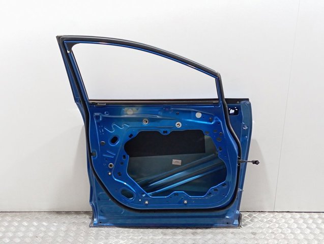 Водійські двері Ford 2405130
