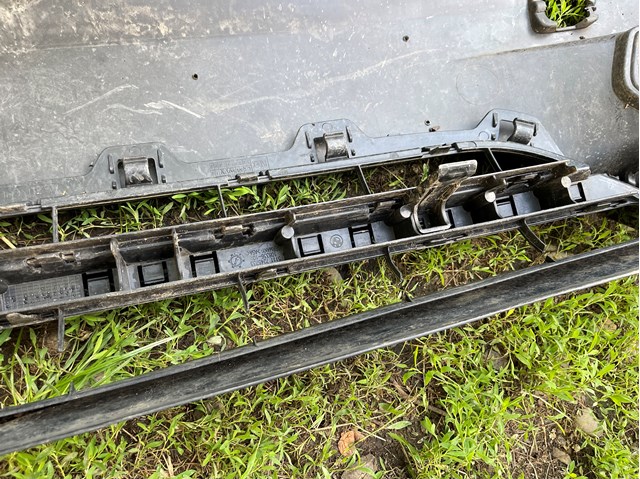 Передній бампер 51117245731 BMW