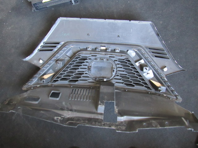 Решітка радіатора 623106MR0A Nissan/Infiniti