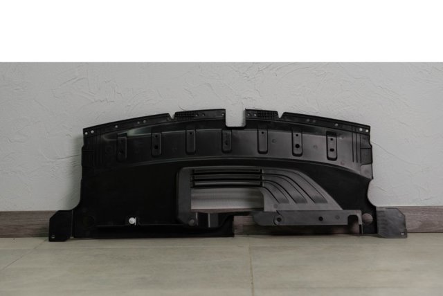 Купити 622405NA0A Nissan/Infiniti Накладка верхня передньої панелі/супорту радіатора