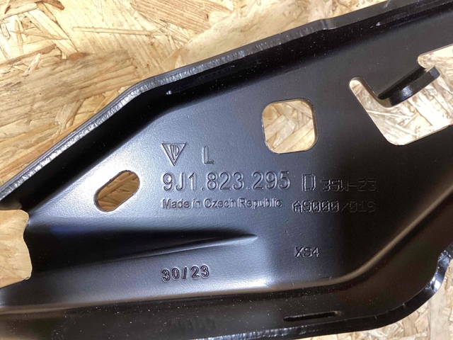 PAD823295A Porsche Завіс капота, лівий