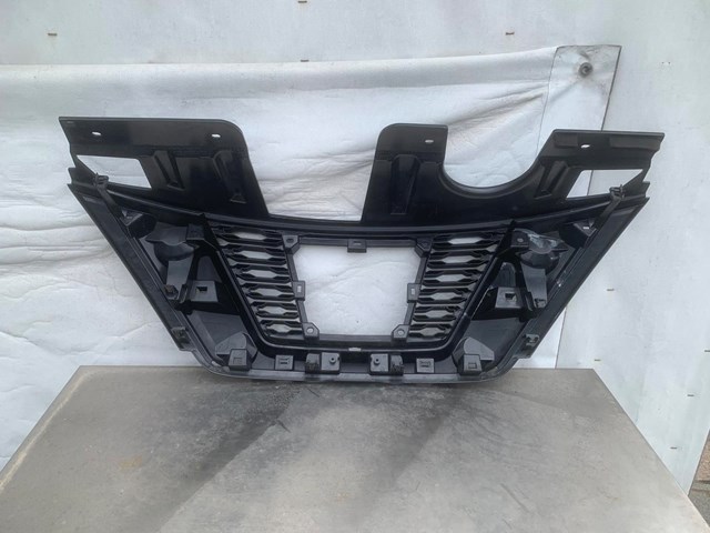 Облицювання радіатора Nissan/Infiniti 623106FR0C ціна, від 28.22 USD