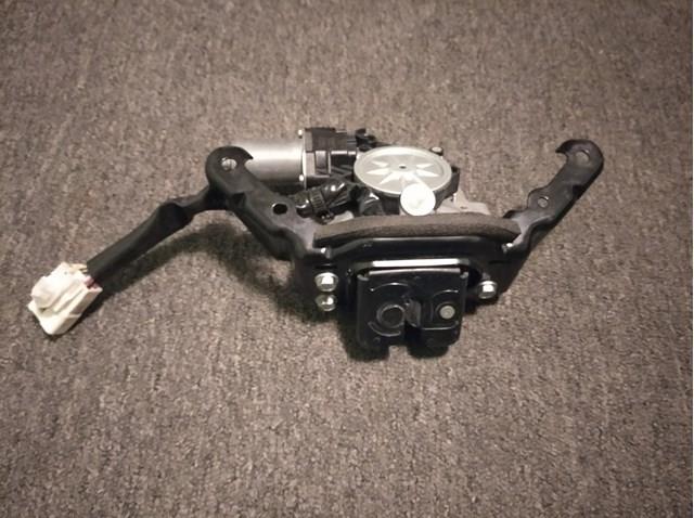  Замок багажника Lexus RX 