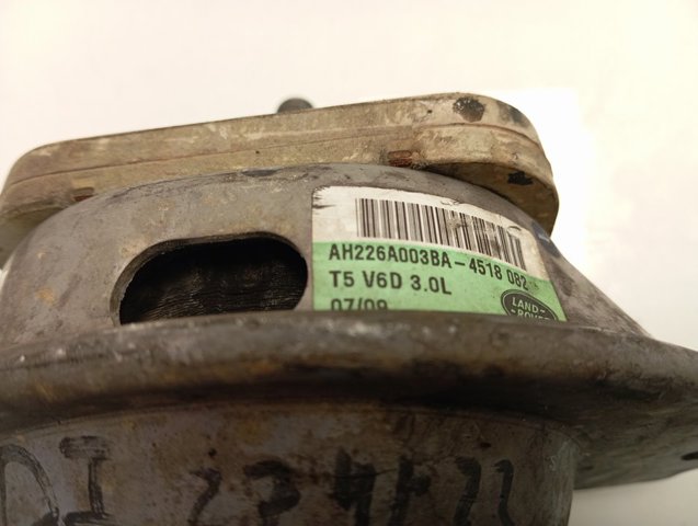 Передня опора двигуна Land Rover AH226A003BA