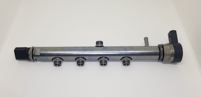 Купити A6540700195 Mercedes Розподільник палива