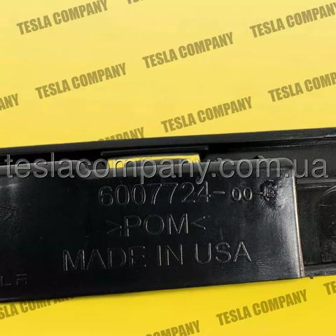 600772400E Tesla Кронштейн бампера заднього, центральний