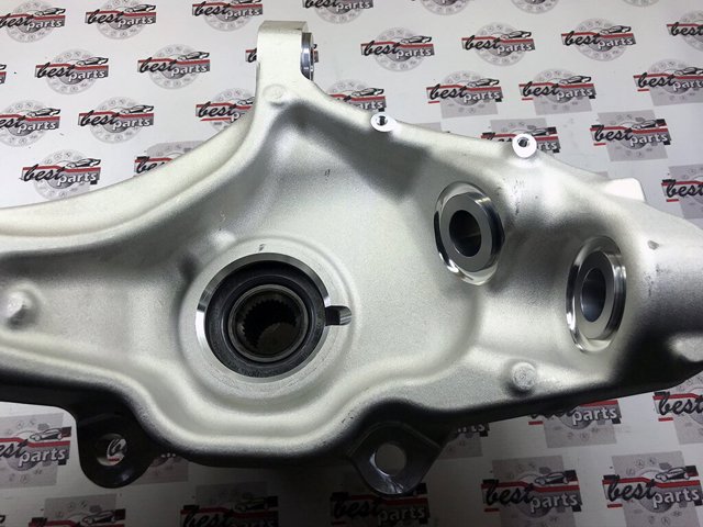 Купити LR099019 Land Rover Цапфа поворотного кулака