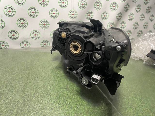 Фара права 8114533B60 Toyota