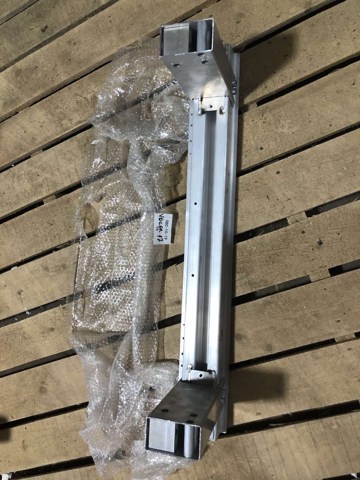 Підсилювач бампера переднього LR123919 Land Rover