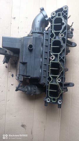 Впускний колектор 55559368 General Motors