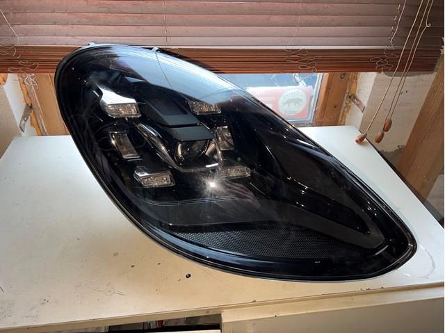 Фара правая Porsche 971941032F ціна, від 1303.17 USD