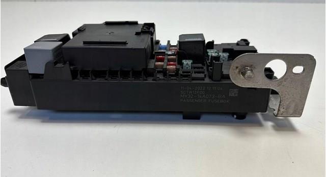 Купити LR172494 Land Rover 