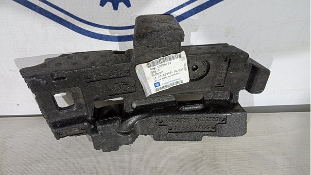 Кріплення бампера General Motors 13225774 ціна, від 30.57 USD