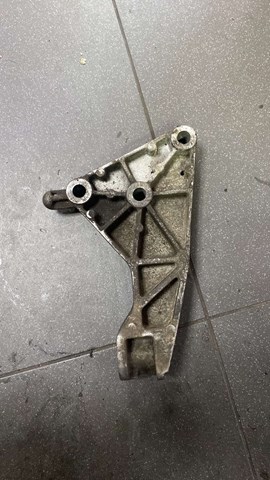 Подушка двигуна передня 13174501 General Motors