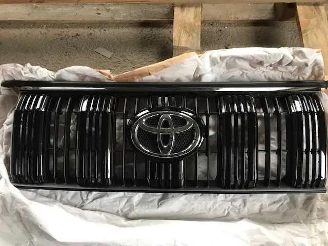 5310160K60 Toyota Решітка радіатора