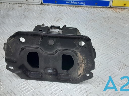 Купити 622105AA0A Nissan/Infiniti Кронштейн підсилювача переднього бампера