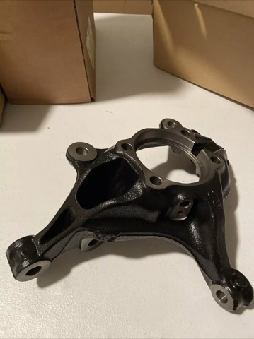 Кулак поворотний передній правий Mazda KB7W33021 ціна, від 133.01 USD