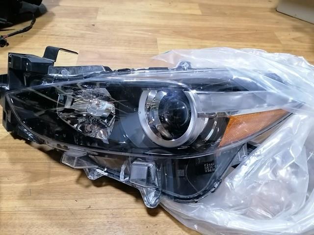 Купити B63C51040 Mazda Фара