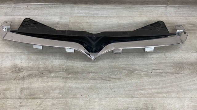 Кронштейн решітки радіатора Tesla 106247200E ціна, від 58.65 USD