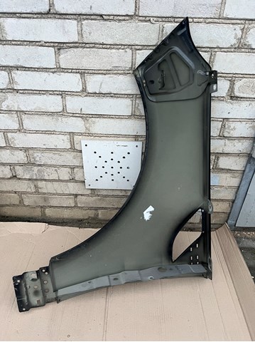Переднє праве крило Land Rover LR061823
