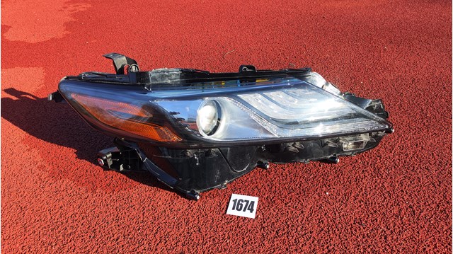 8111006G30 Toyota Фара передня права