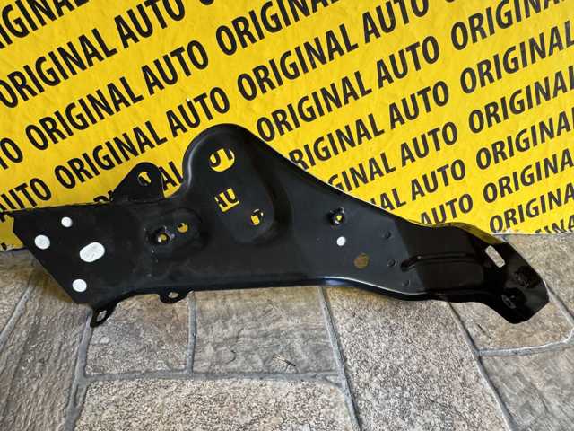 Кронштейн кріплення крила переднього лівого, передній DFR552240 Mazda