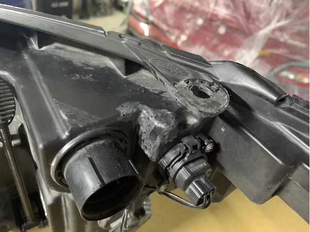 Фара права GJ3213W029 Land Rover