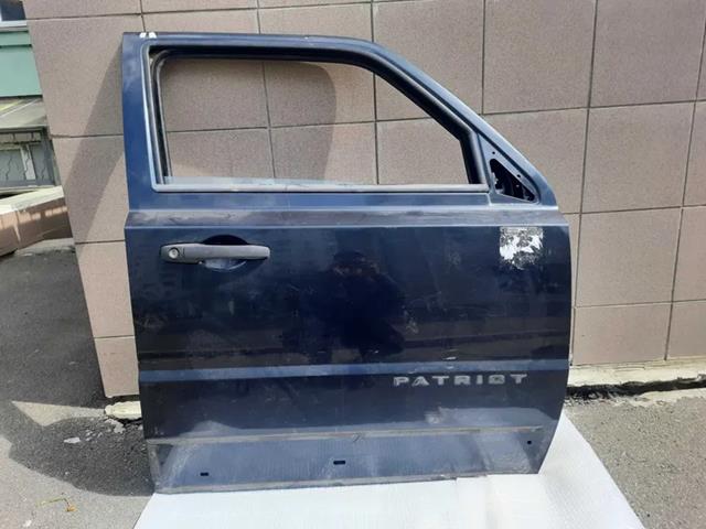 Дверка передня права Chrysler 68079390AD