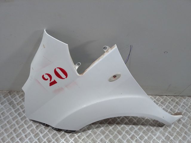 F31014FAMA Nissan/Infiniti Крило переднє праве