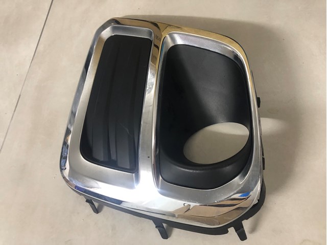 Решітка переднього бампера, нижня Subaru 57731SJ060 ціна, від 30.73 USD