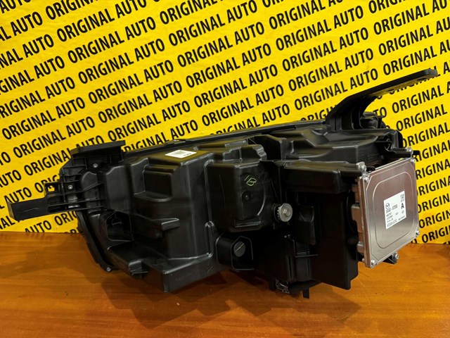 Купити VA4051030B Mazda Права блок фара